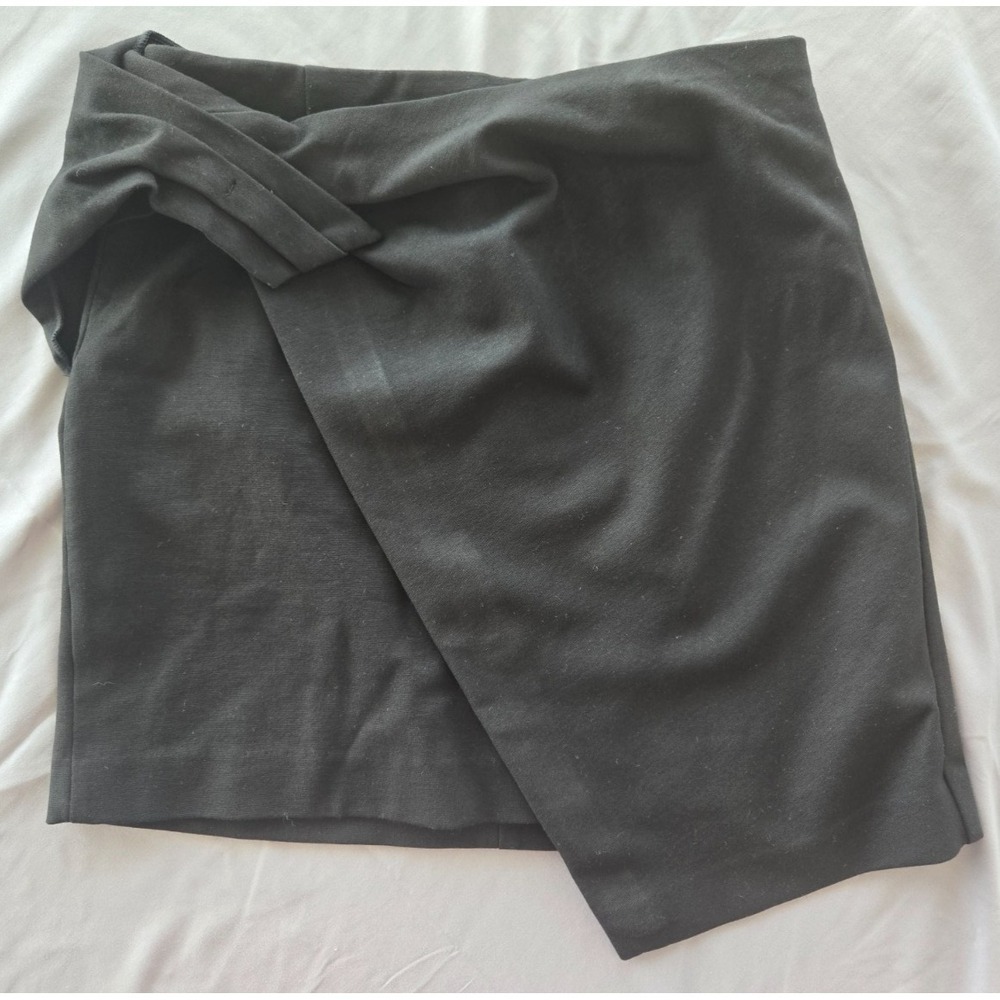 Aritzia Babaton Tartan Beige Faux Twist Wrap Mini Skirt Size 8 Black Minimalist